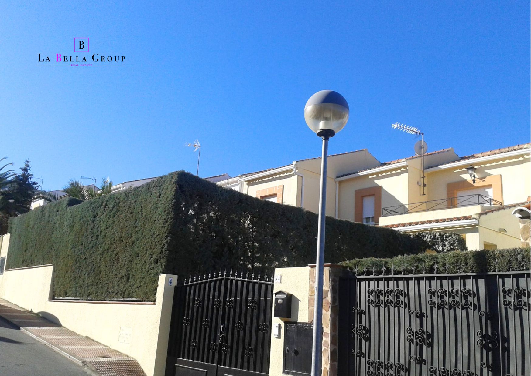 Exterior view of Single-family semi-detached for sale in Puertollano  with Heating, Private garden and Terrace