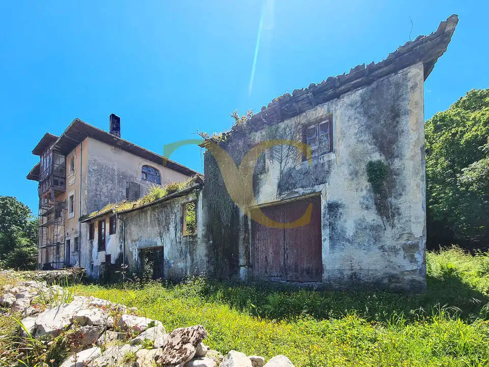 Vista exterior de Casa o xalet en venda en Llanes amb Jardí privat, Terrassa i Traster