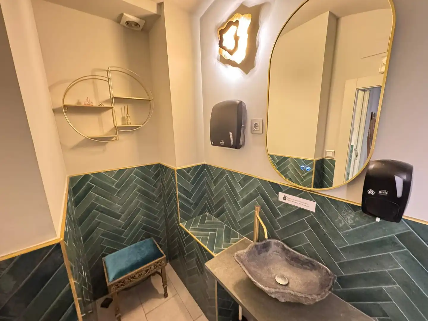 Baño de Local en traspaso en Barcelona con Aire acondicionado, Calefacción y Terraza