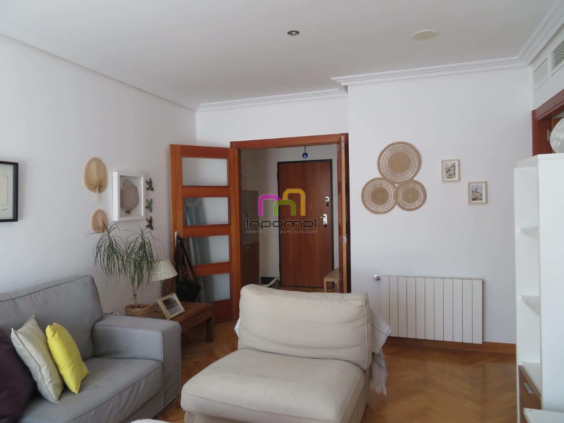 Sala d'estar de Apartament en venda en Badajoz Capital amb Aire condicionat, Jardí privat i Parquet