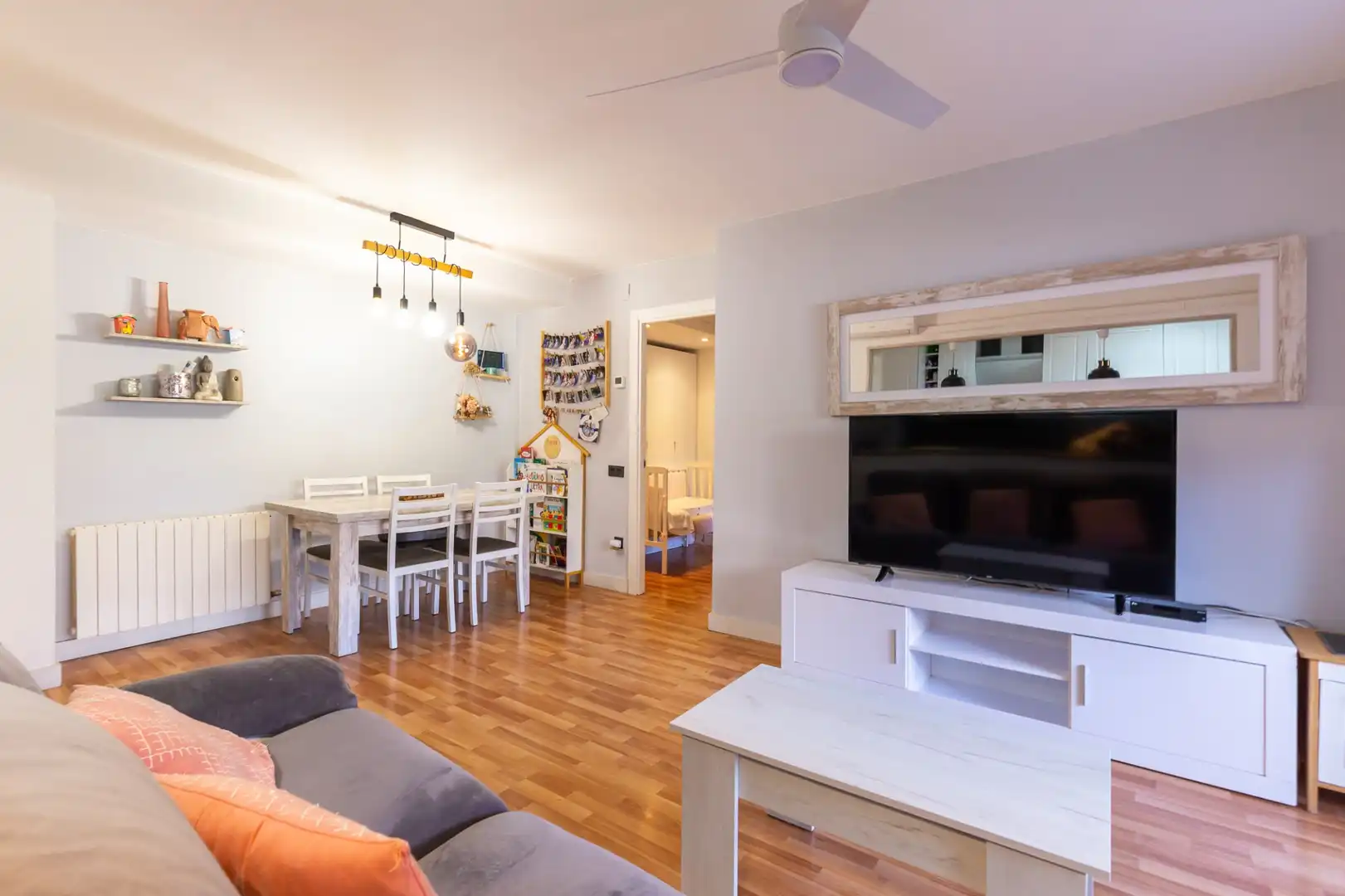 Sala d'estar de Planta baixa en venda en Rubí amb Aire condicionat, Calefacció i Terrassa