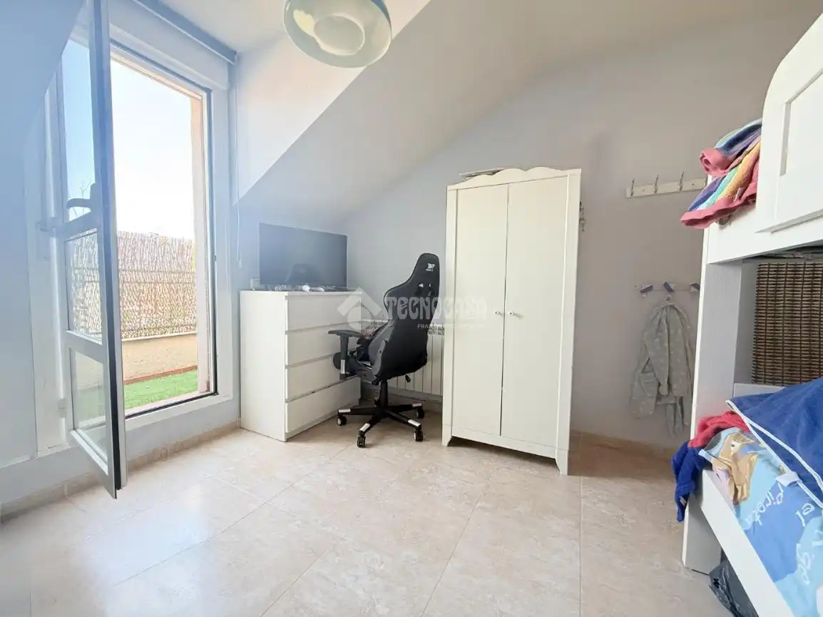 Bedroom of Flat for sale in Alovera  with Air Conditioner, Furnished and Balcony