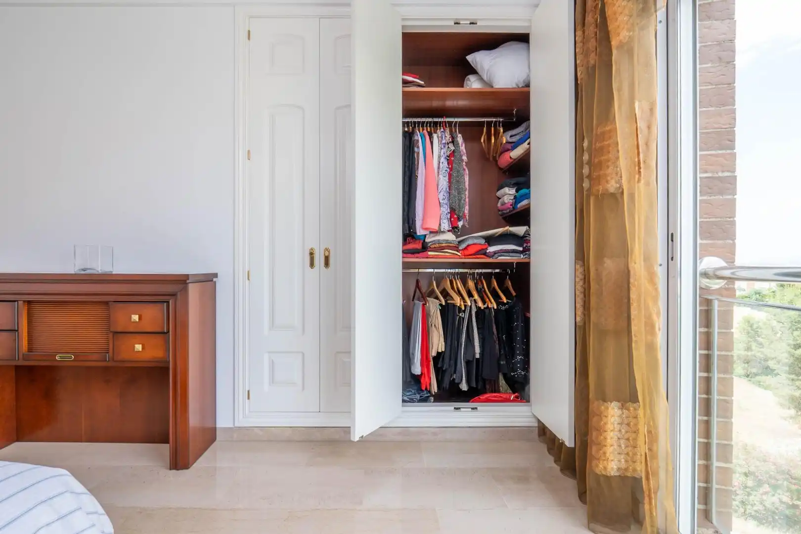 Bedroom of Flat for sale in Granada  with Air Conditioner, Furnished and Balcony