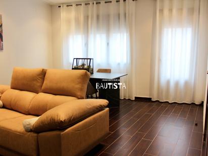 Sala d'estar de Casa o xalet en venda en Valdepeñas amb Aire condicionat, Calefacció i Terrassa