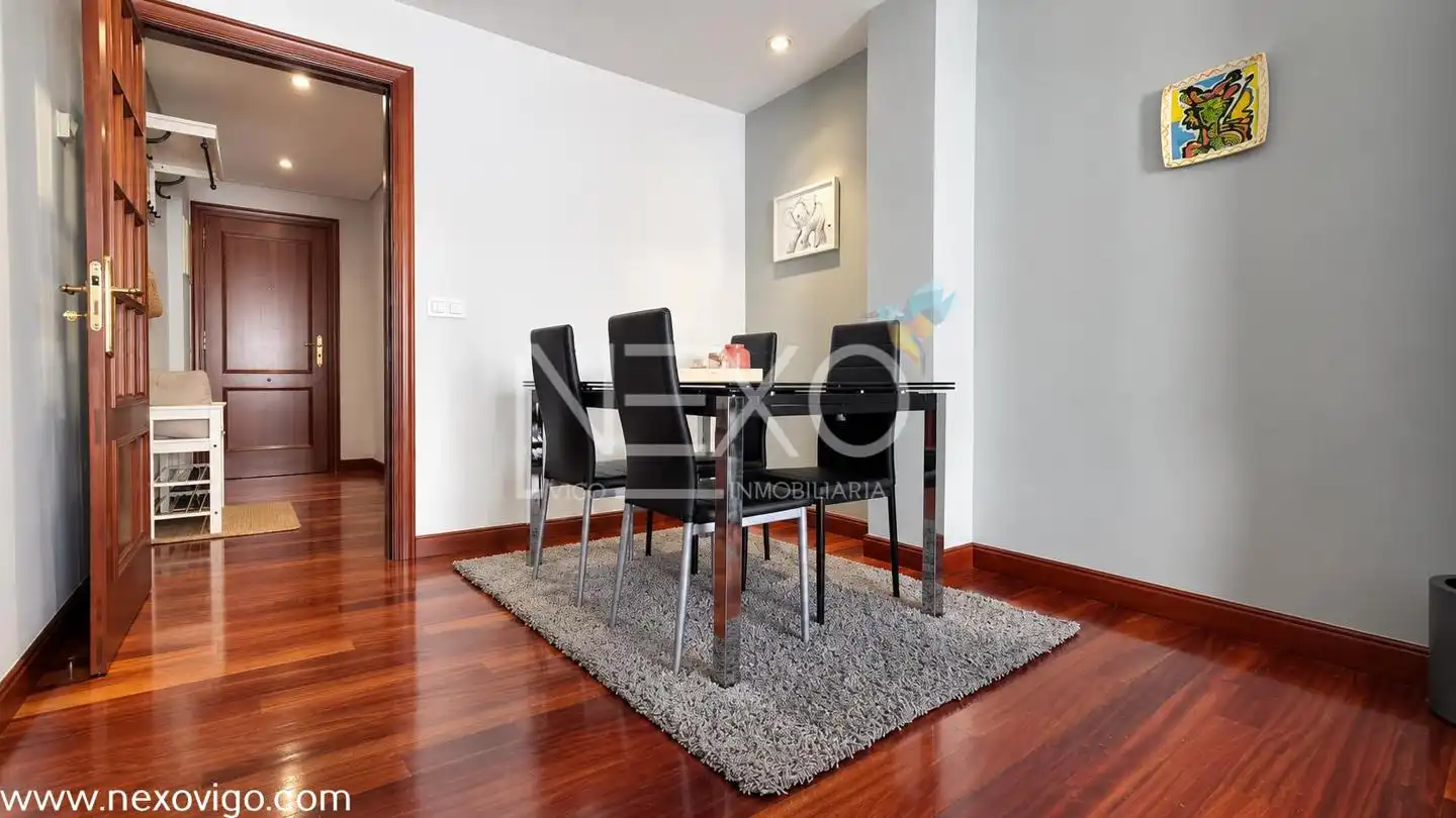 Comedor de Piso en venta en Vigo  con Calefacción, Parquet y Trastero