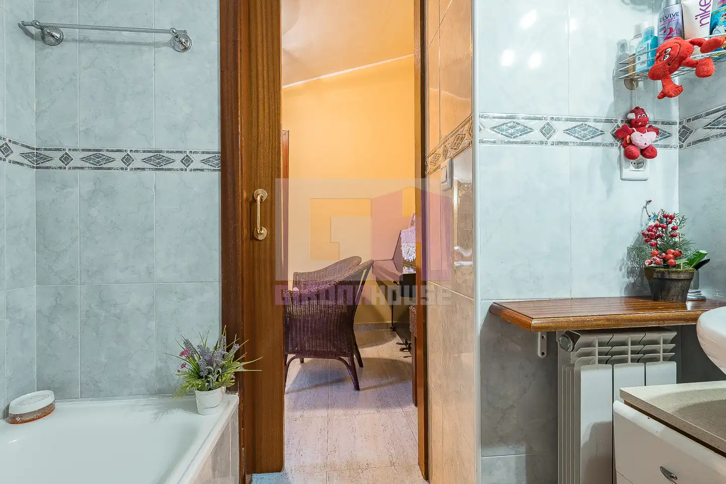 Baño de Dúplex en venta en Salt con Calefacción, Terraza y Amueblado