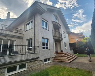 Exterior view of House or chalet for sale in León Capital   with Heating, Private garden and Parquet flooring
