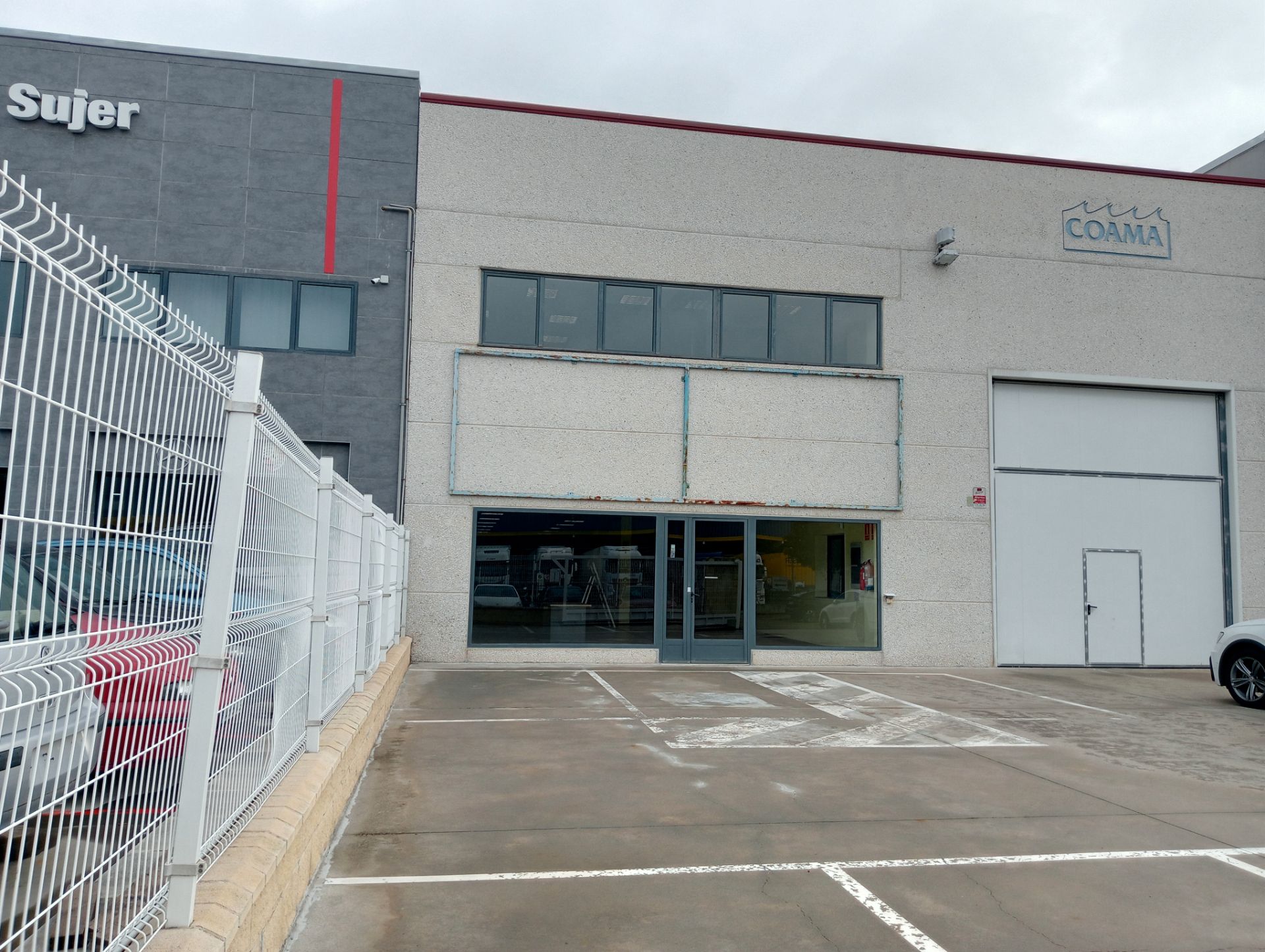 Vista exterior de Nau industrial en venda en Valladolid Capital amb Calefacció