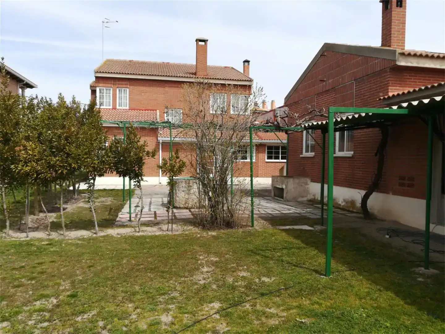 Jardí de Casa o xalet en venda en Olmedo amb Jardí privat i Moblat