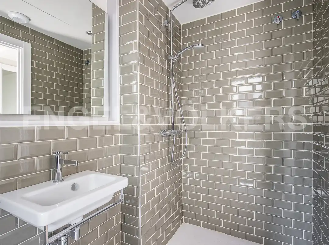 Badezimmer von Maisonette zum Verkauf in Barcelona mit Klimaanlage, Heizung und Parkett