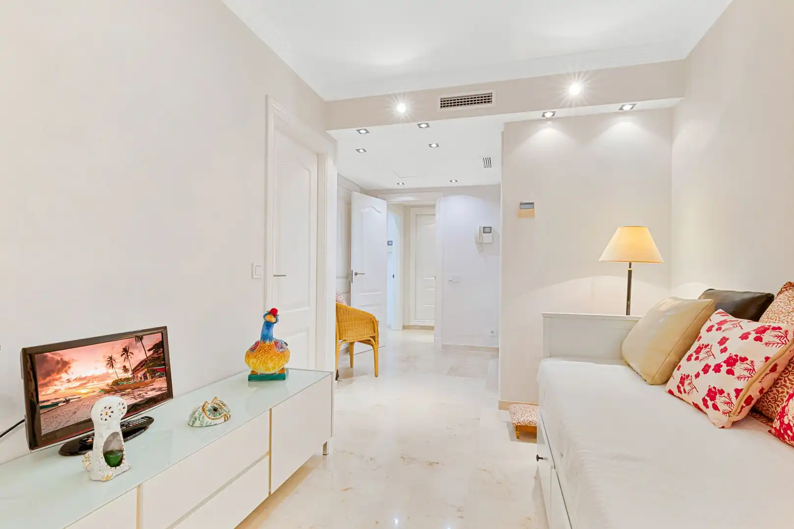 Living room of Flat for sale in Marbella  with Air Conditioner, Heating and Terrace