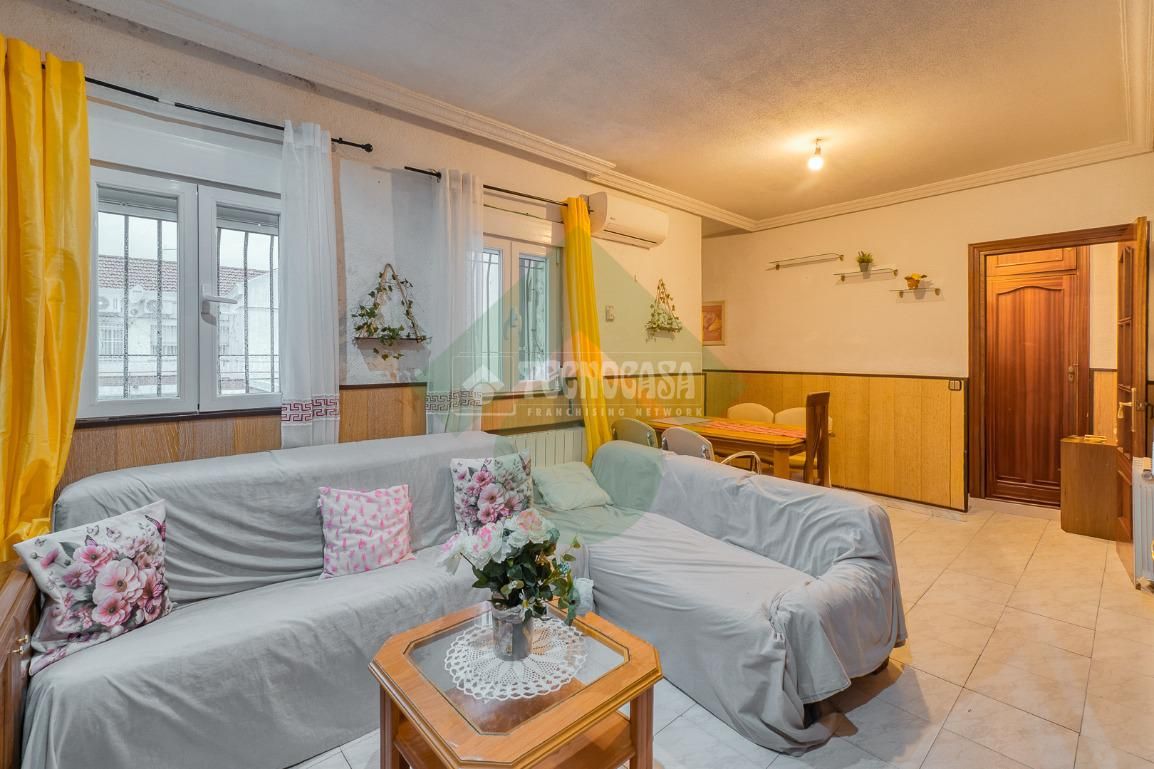 Sala d'estar de Pis en venda en  Madrid Capital