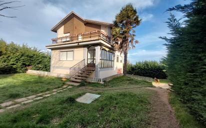 Vista exterior de Casa o xalet en venda en Valdefresno amb Calefacció, Jardí privat i Terrassa