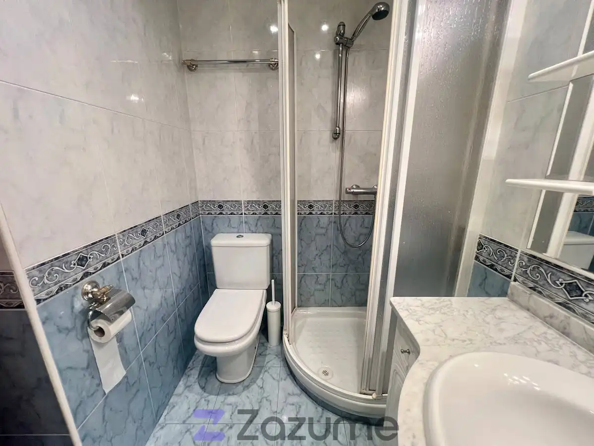 Badezimmer von Wohnung zur Miete in Bilbao  mit Heizung, Terrasse und Möbliert