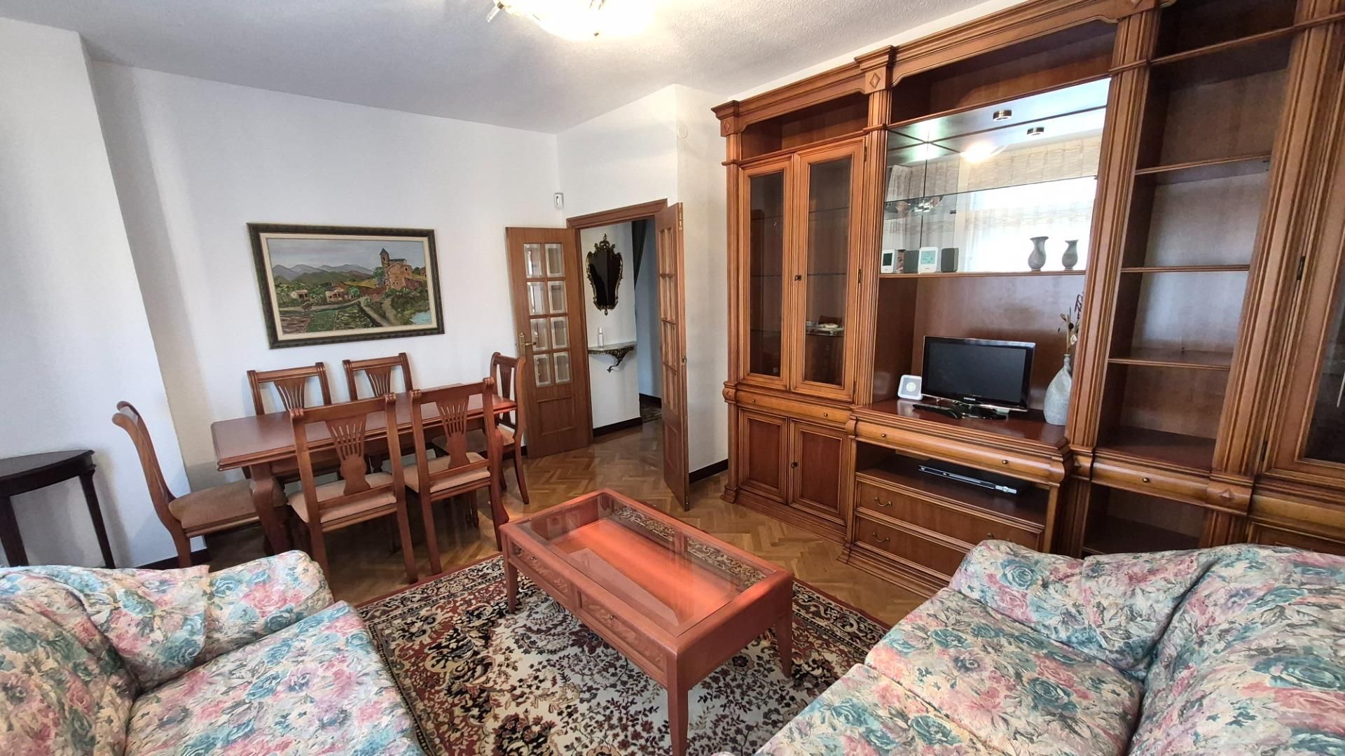 Sala d'estar de Pis de lloguer en Zamora Capital  amb Calefacció, Parquet i Moblat