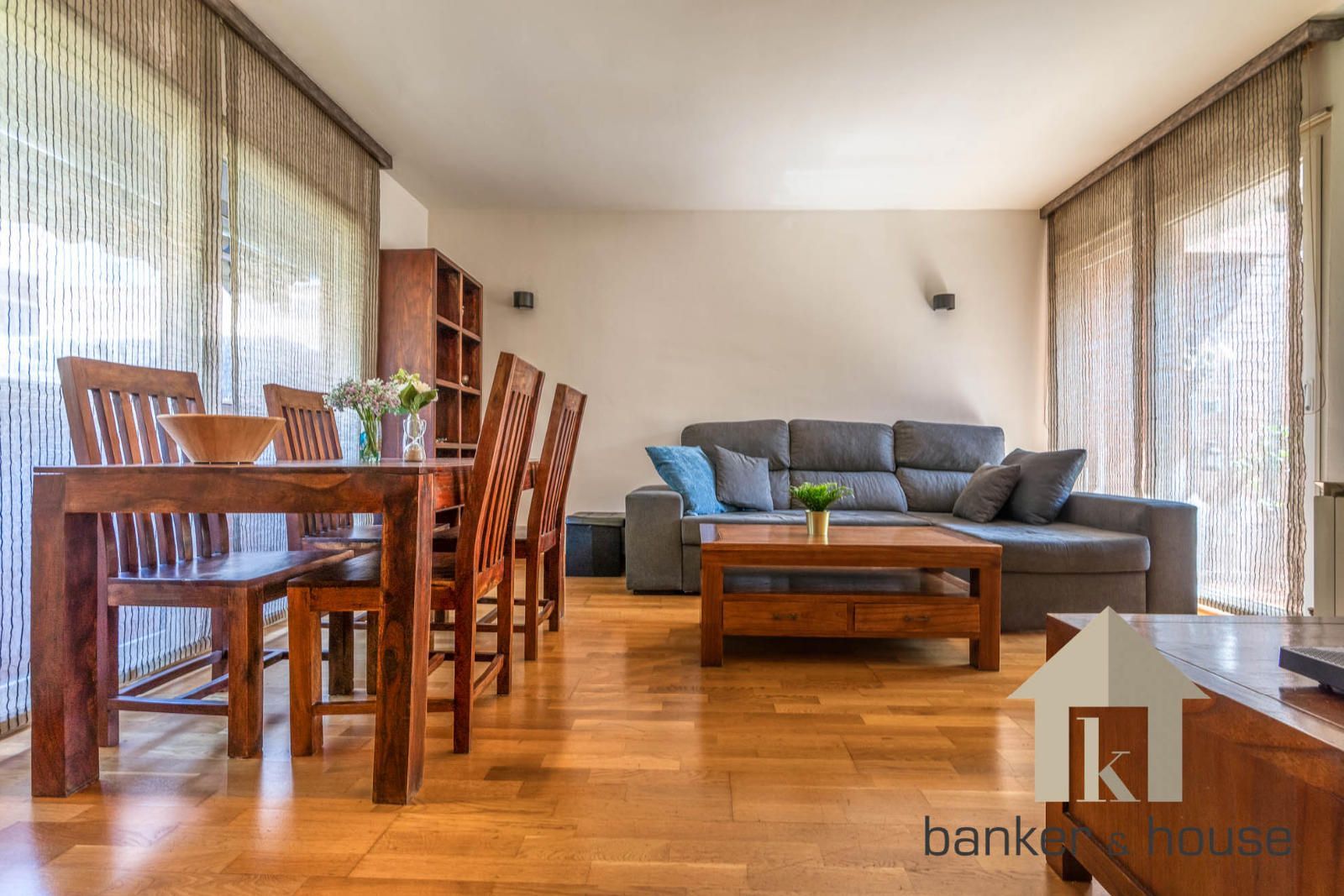 Sala d'estar de Pis en venda en Cerdanyola del Vallès amb Calefacció, Parquet i Terrassa