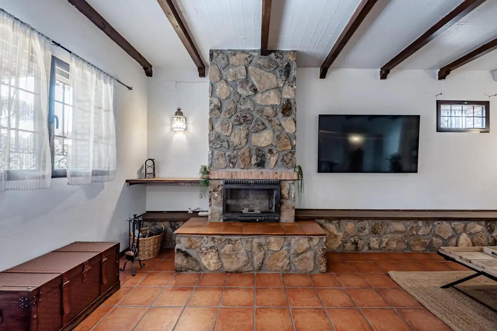Sala d'estar de Finca rústica en venda en El Tiemblo  amb Calefacció, Jardí privat i Terrassa