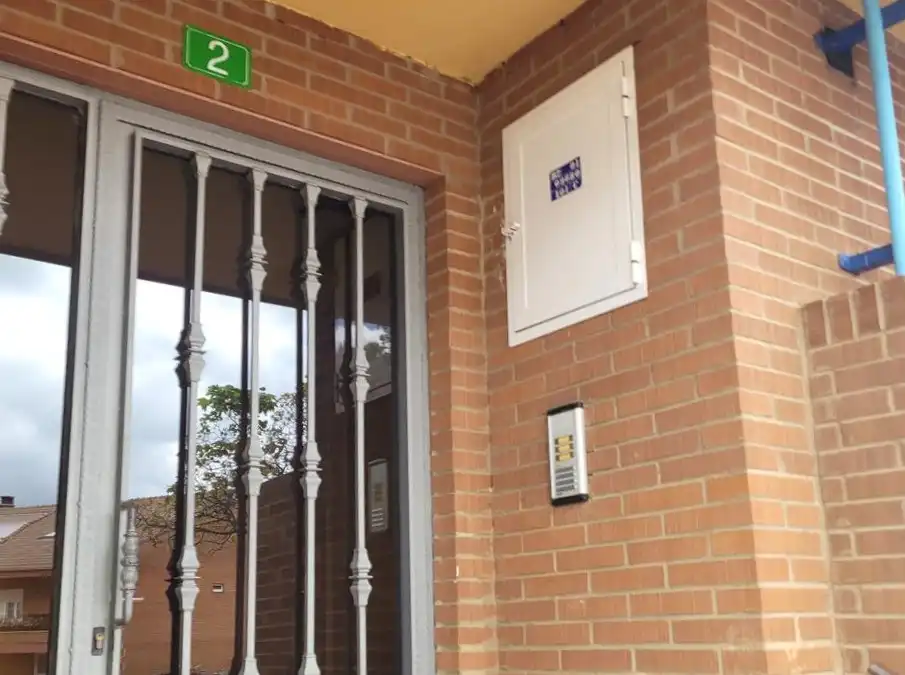 Exterior view of Garage for sale in Villaquilambre