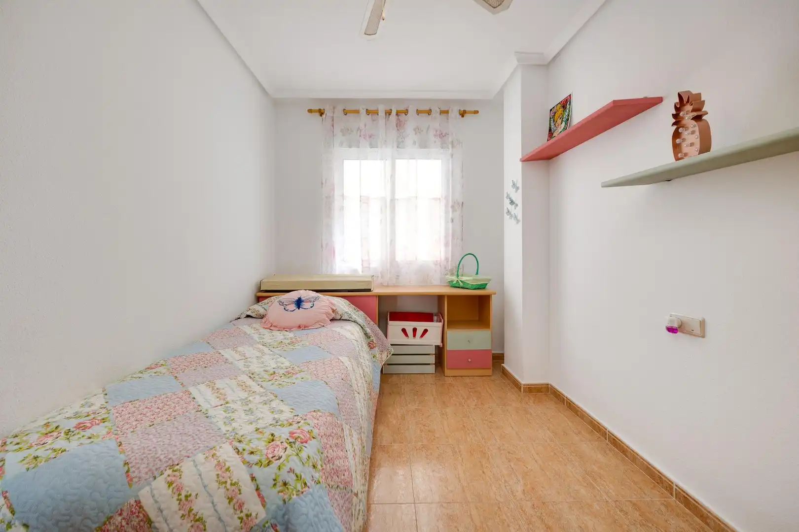Habitación de Apartamento en venta en Torrevieja con Aire acondicionado, Terraza y Trastero