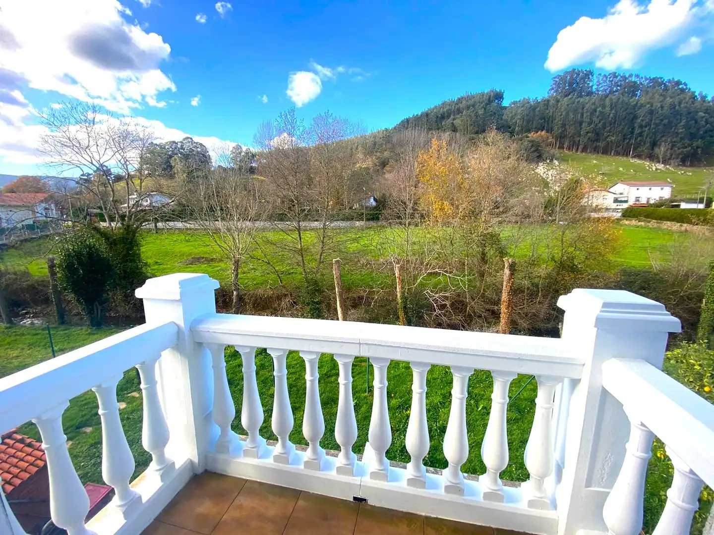 Vista exterior de Casa o chalet en venta en Castro-Urdiales con Calefacción, Jardín privado y Terraza