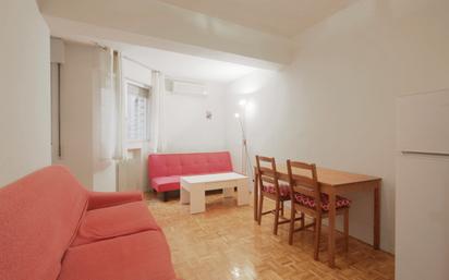 Sala d'estar de Apartament de lloguer en  Madrid Capital amb Aire condicionat, Calefacció i Parquet