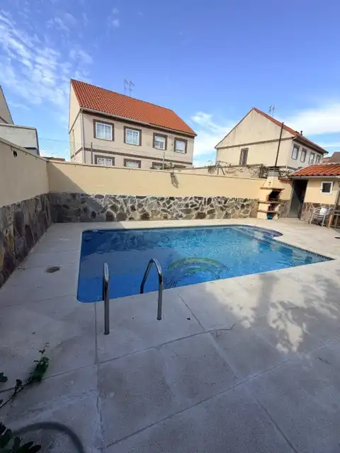 Piscina de Casa o chalet en venta en Las Ventas de Retamosa con Aire acondicionado, Calefacción y Jardín privado