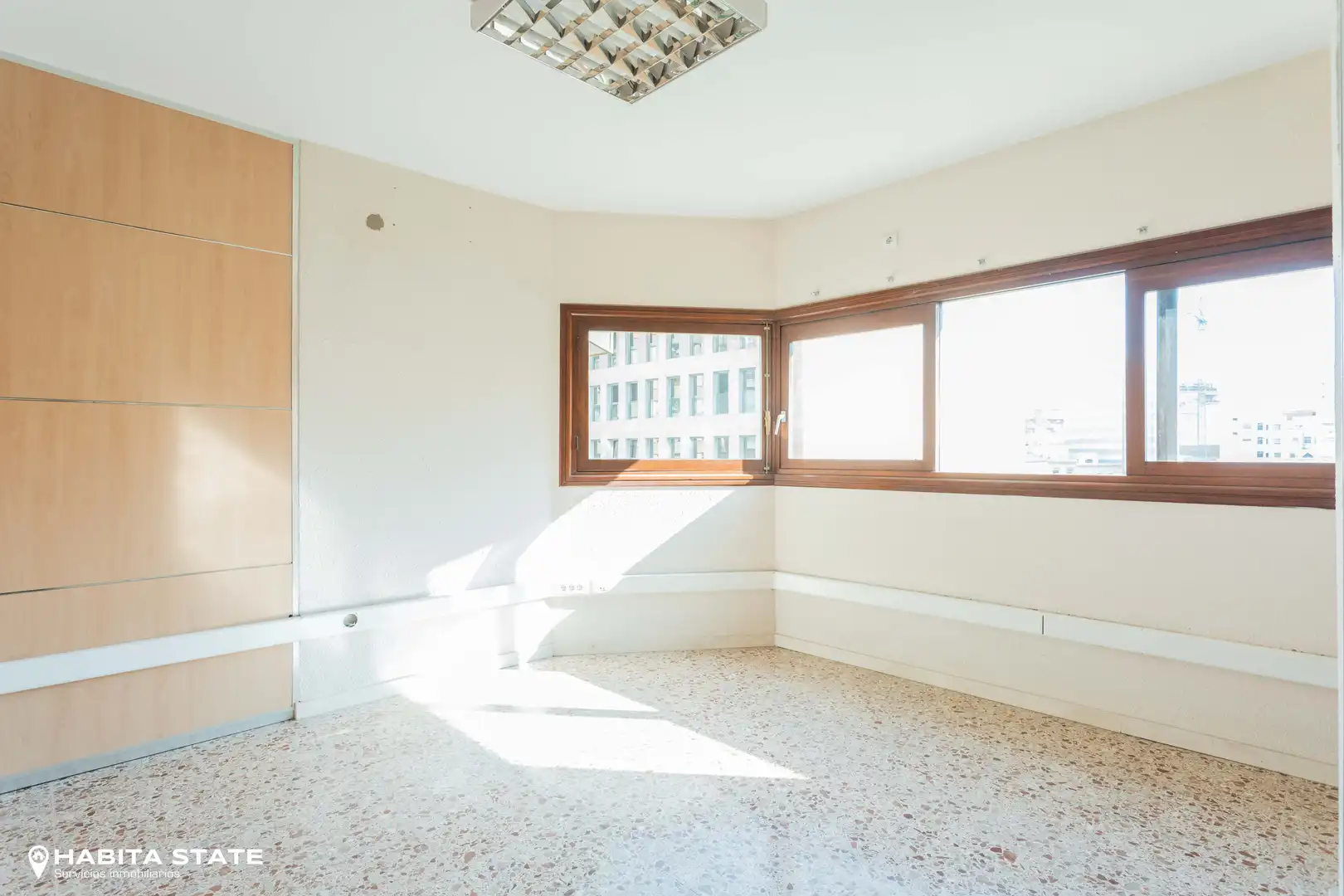 Habitación de Oficina de alquiler en Almería
