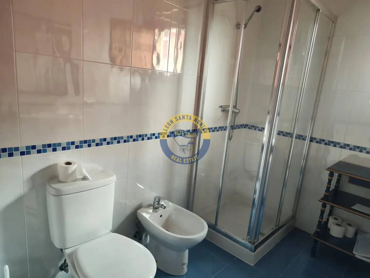 Bathroom of Houses for sale in Villaquilambre  with Heating, Private garden and Terrace