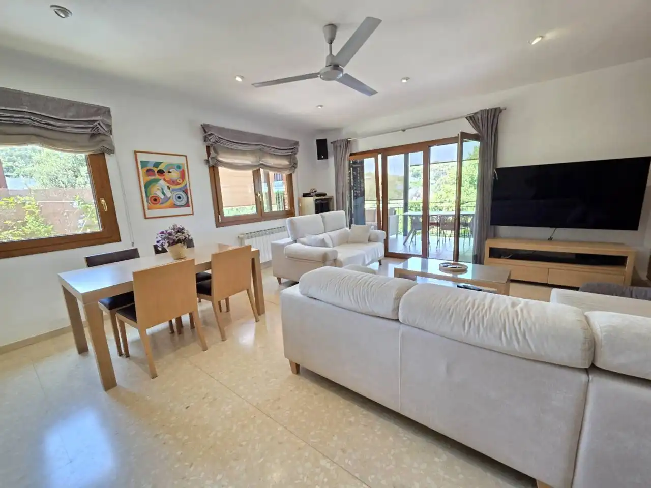 Sala d'estar de Casa o xalet en venda en Montcada i Reixac amb Aire condicionat, Calefacció i Jardí privat