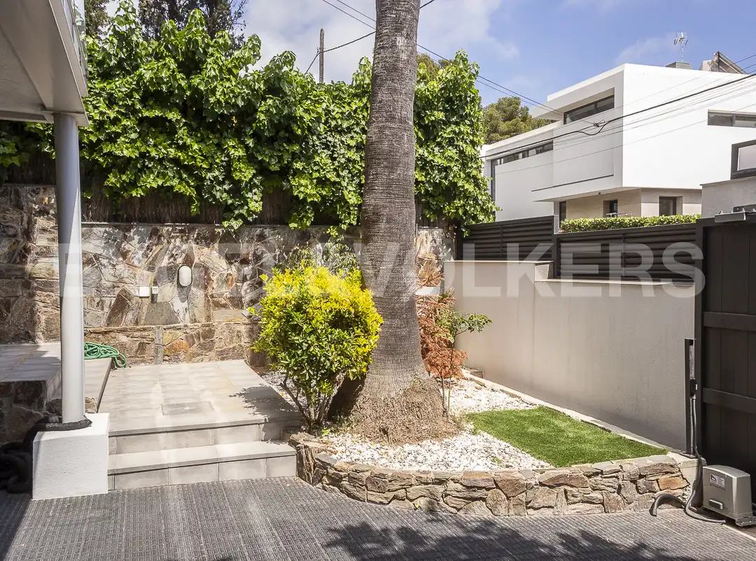 Exterior view of Houses for sale in Castelldefels  with Air Conditioner, Heating and Private garden