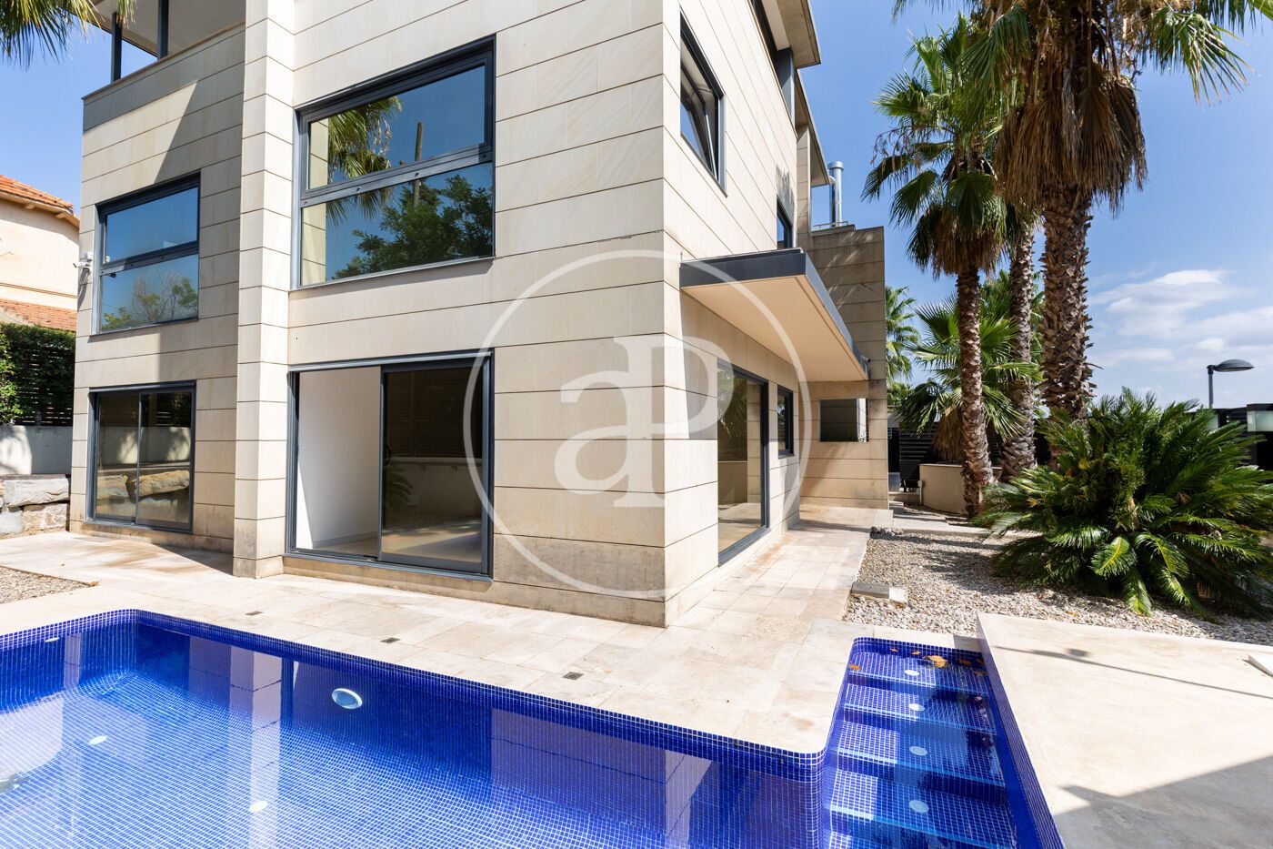 Piscina de Casa o xalet en venda en Sant Cugat del Vallès amb Aire condicionat, Calefacció i Jardí privat