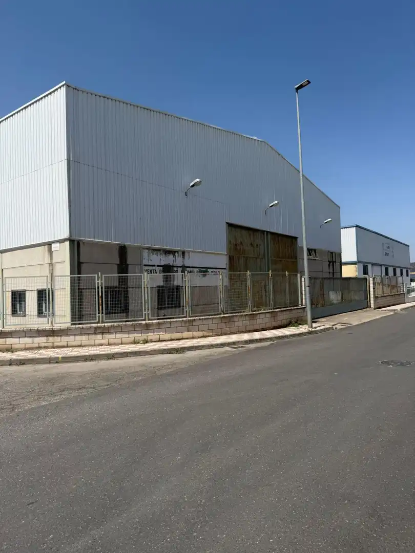 Vista exterior de Nave industrial en venta en La Carolina