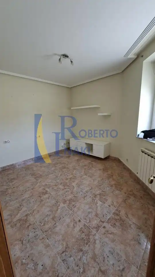 Casa o xalet en venda en Toral de los Guzmanes amb Calefacció i Jardí privat