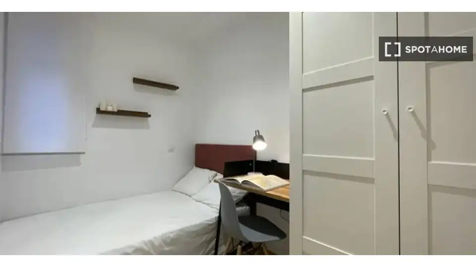 Habitación de Piso de alquiler en Madrid con Aire acondicionado, Calefacción y Amueblado