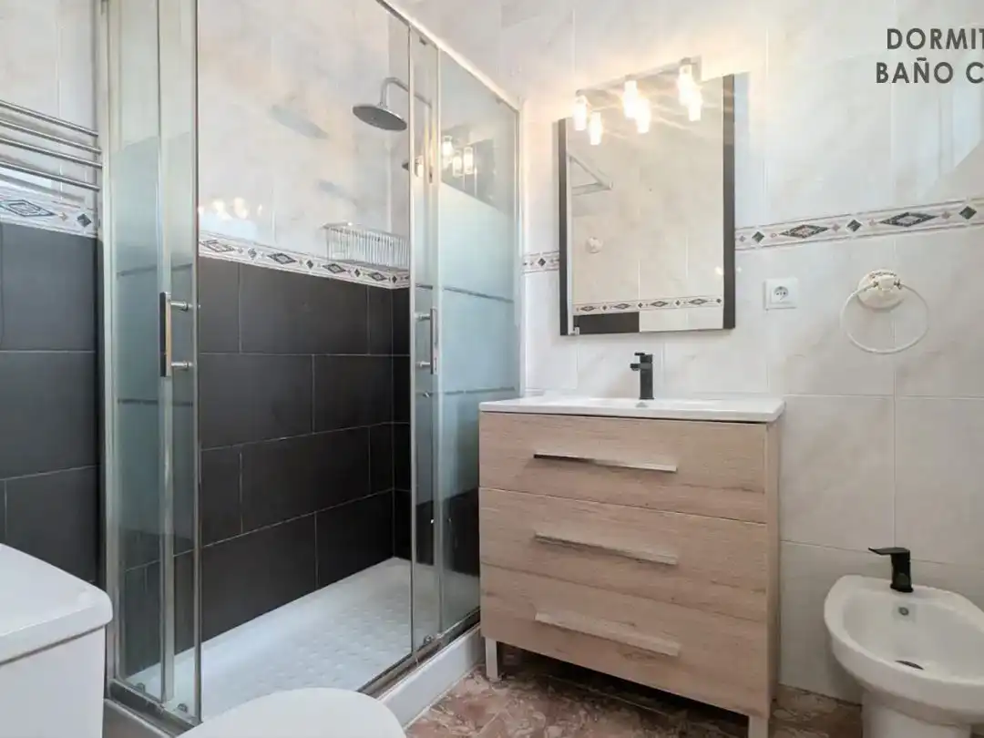 Badezimmer von Wohnung zur Miete in Cartagena mit Klimaanlage, Privatgarten und Möbliert