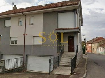 Semi-detached house with garden for sale in Calle Del Herrero 33