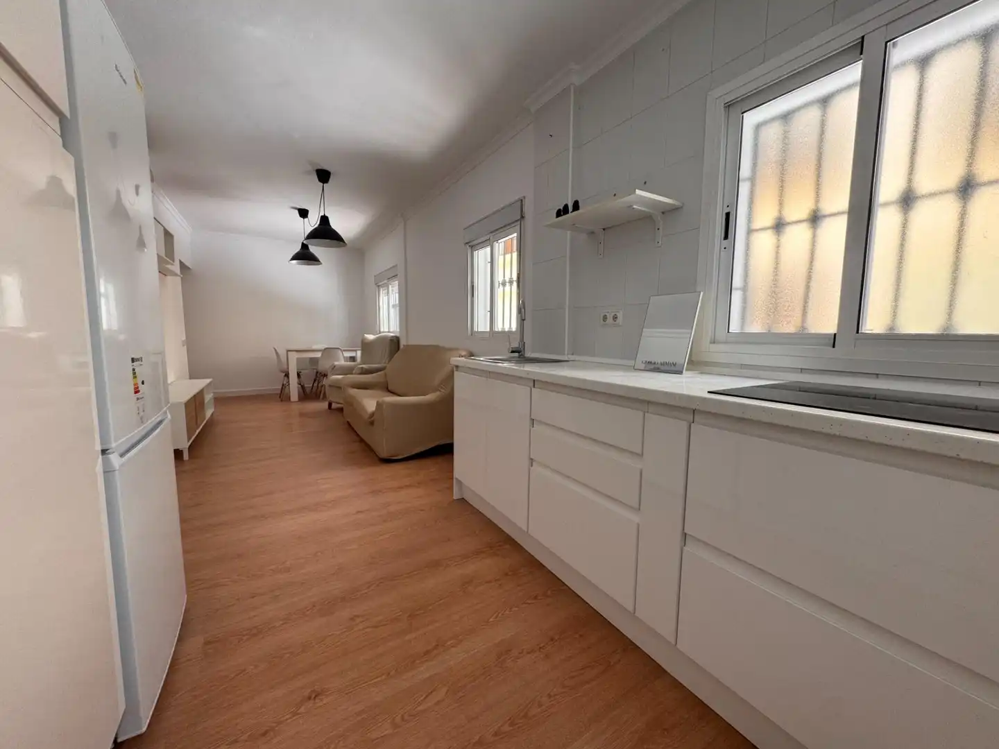 Ground floor for rent in Calle ALFONSO VII, Centro