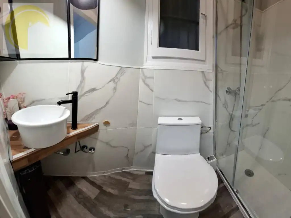 Badezimmer von Fabrikhallen zur Miete in Barcelona