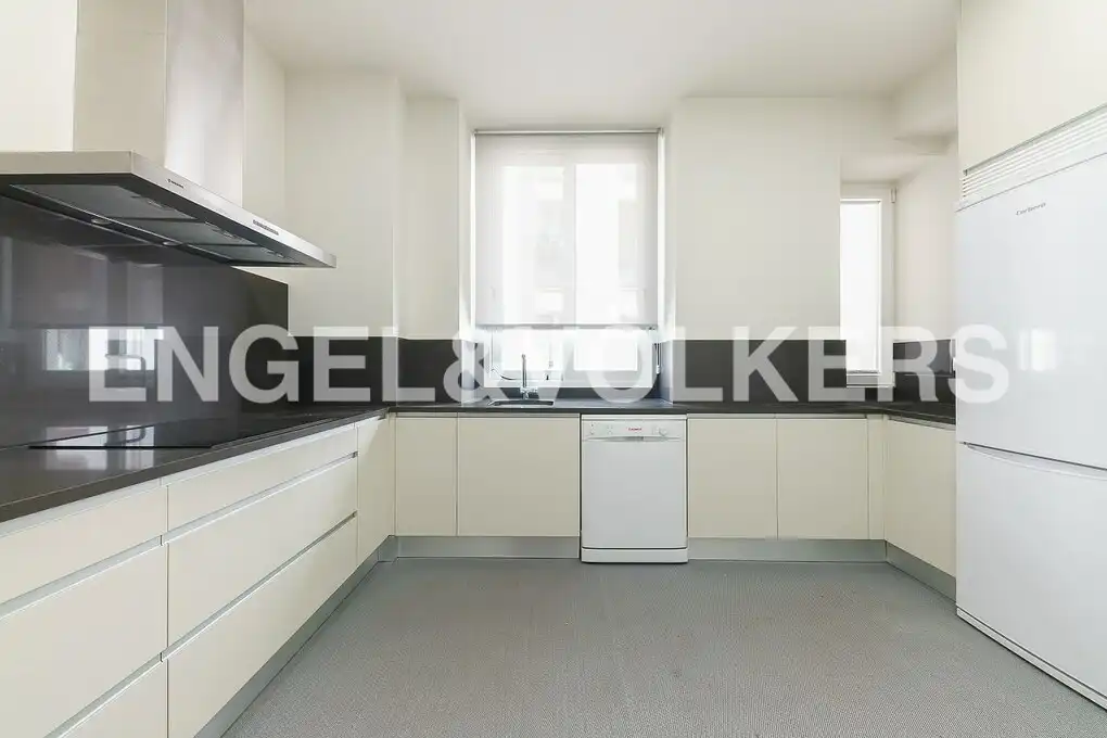 Küche von Wohnung zur Miete in Madrid mit Klimaanlage, Heizung und Parkett