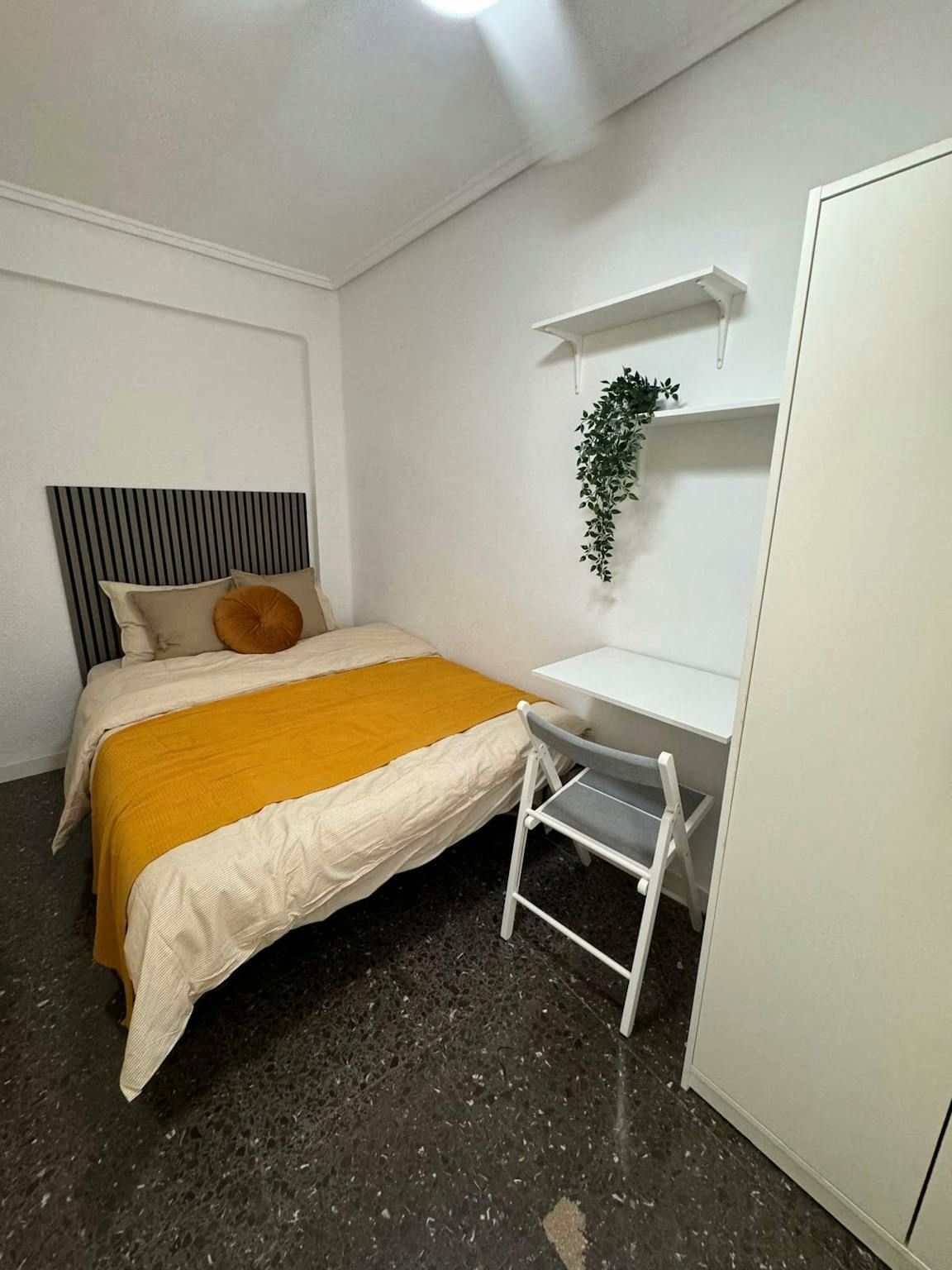 Dormitori de Pis per a compartir en  Valencia Capital amb Moblat i Rentadora