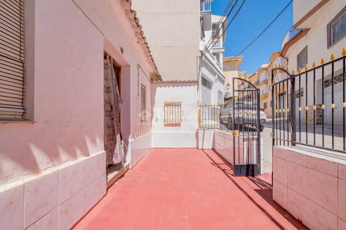 Vista exterior de Casa adosada en venta en Loja con Aire acondicionado, Calefacción y Jardín privado