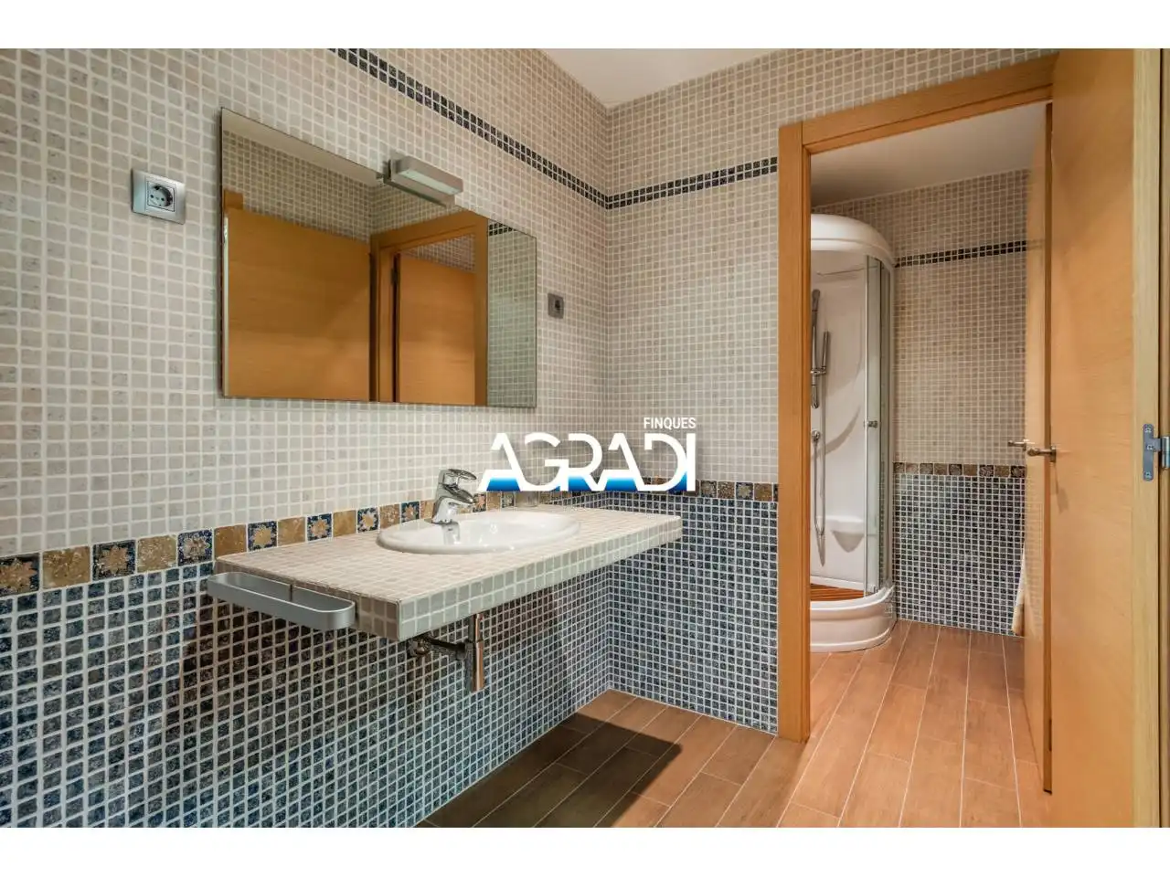 Bathroom of Houses for sale in Les Franqueses del Vallès  with Air Conditioner, Heating and Private garden