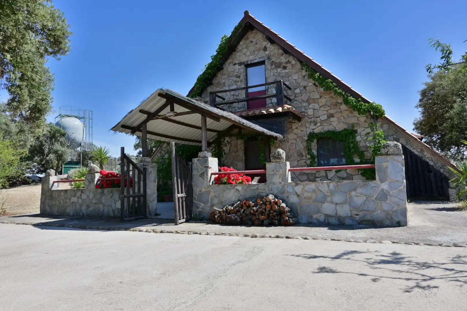 Houses for sale in Bodonal de la Sierra  with Air Conditioner, Swimming Pool and Furnished
