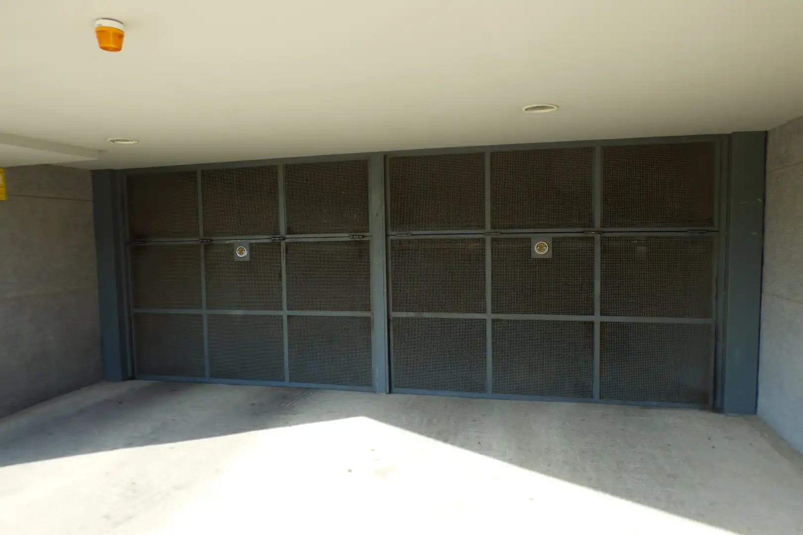 Parking with lift for sale in Paper, imagen 2
