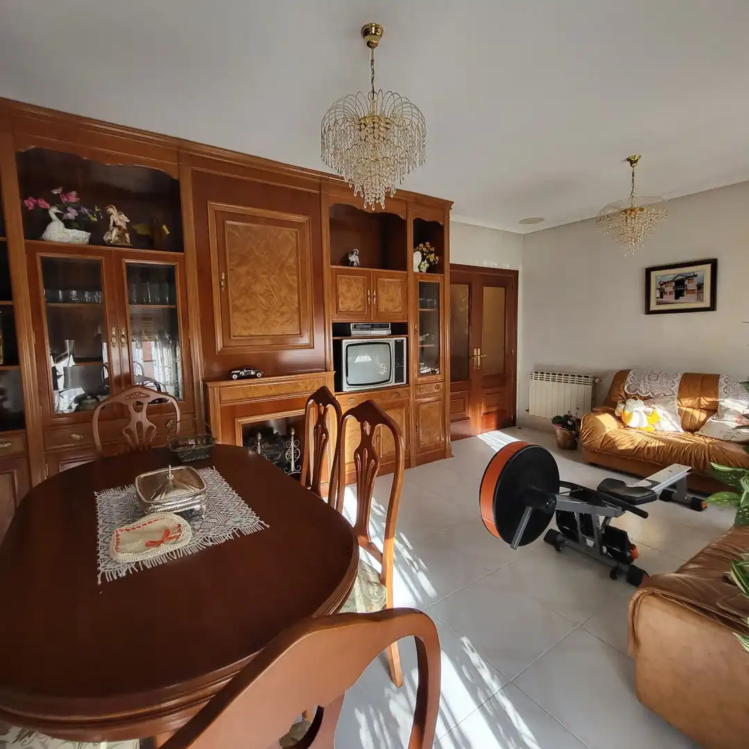Sala d'estar de Casa o xalet en venda en Muñogalindo amb Calefacció i Traster