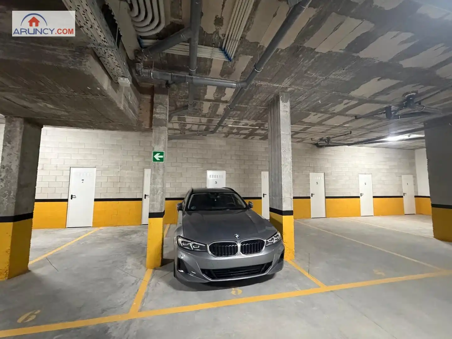 Parking de Estudio en venta en Sevilla con Aire acondicionado, Calefacción y Jardín privado
