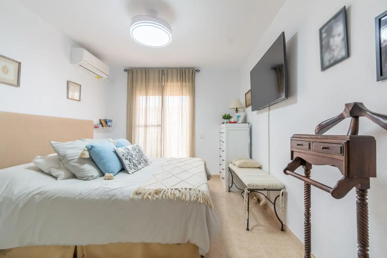 Habitación de Casa adosada en venta en Almería con Aire acondicionado, Calefacción y Terraza