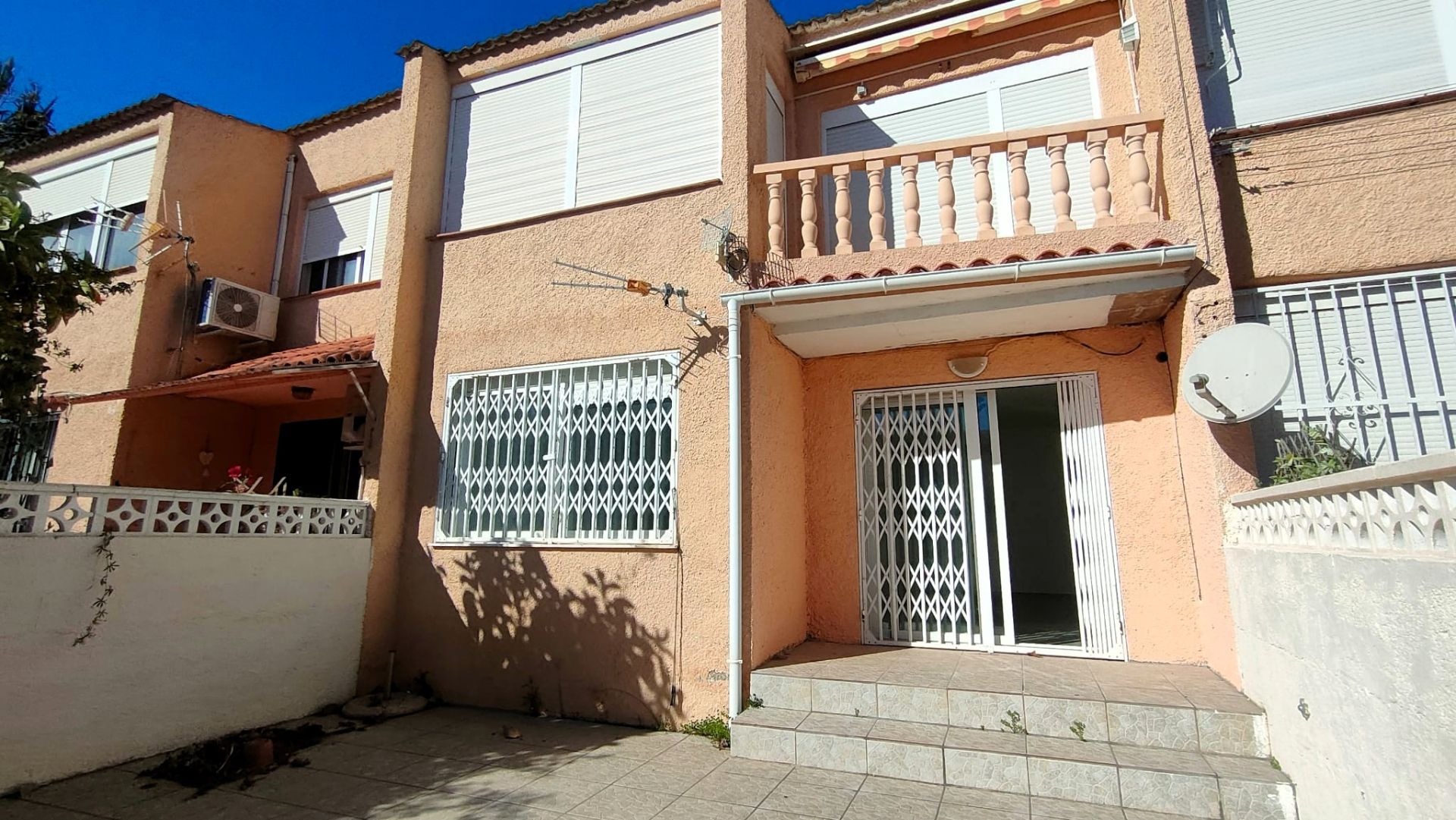Vista exterior de Planta baixa en venda en L'Alfàs del Pi amb Piscina comunitària