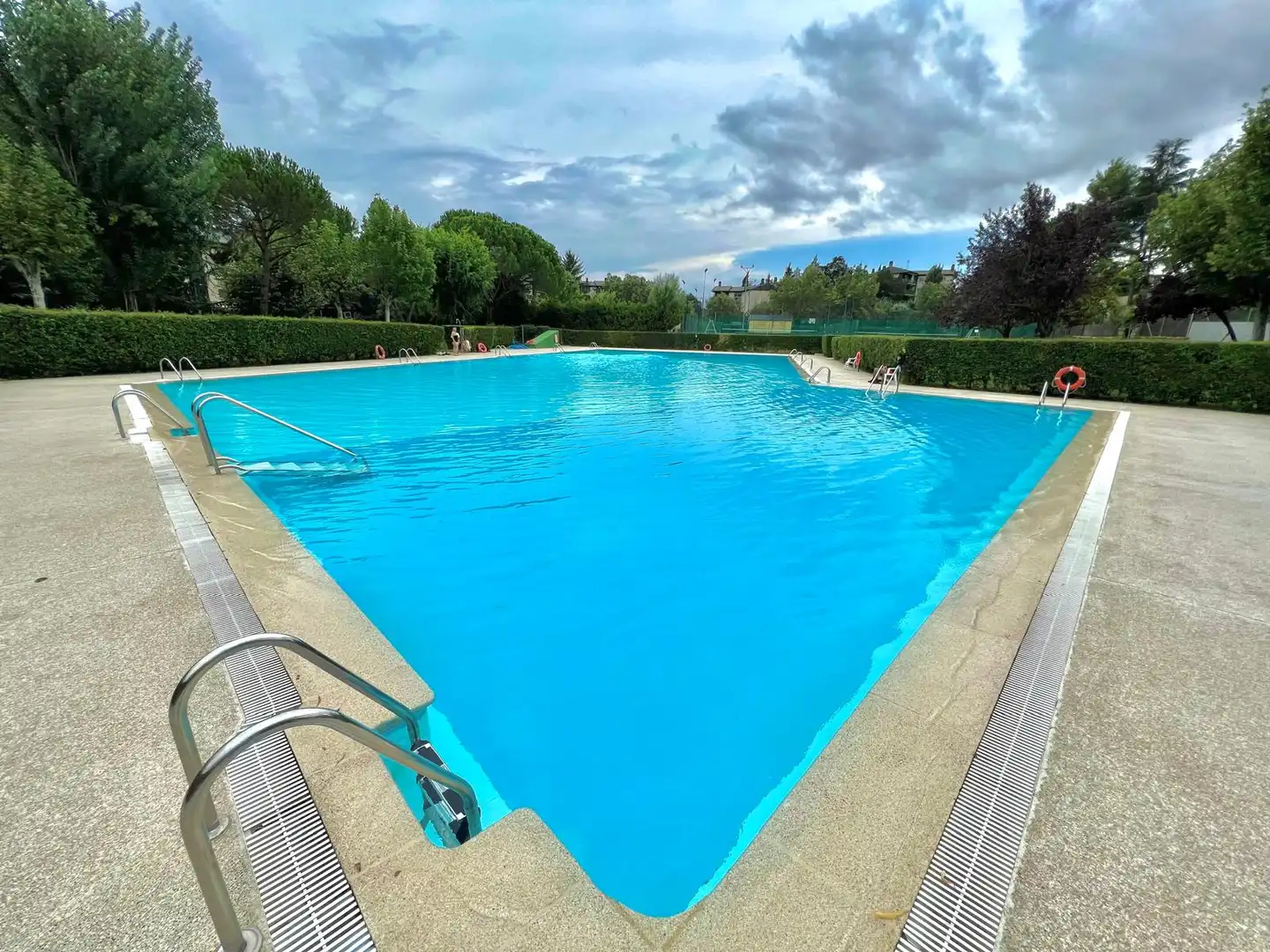 Piscina de Pis en venda en Collado Villalba amb Calefacció, Terrassa i Traster
