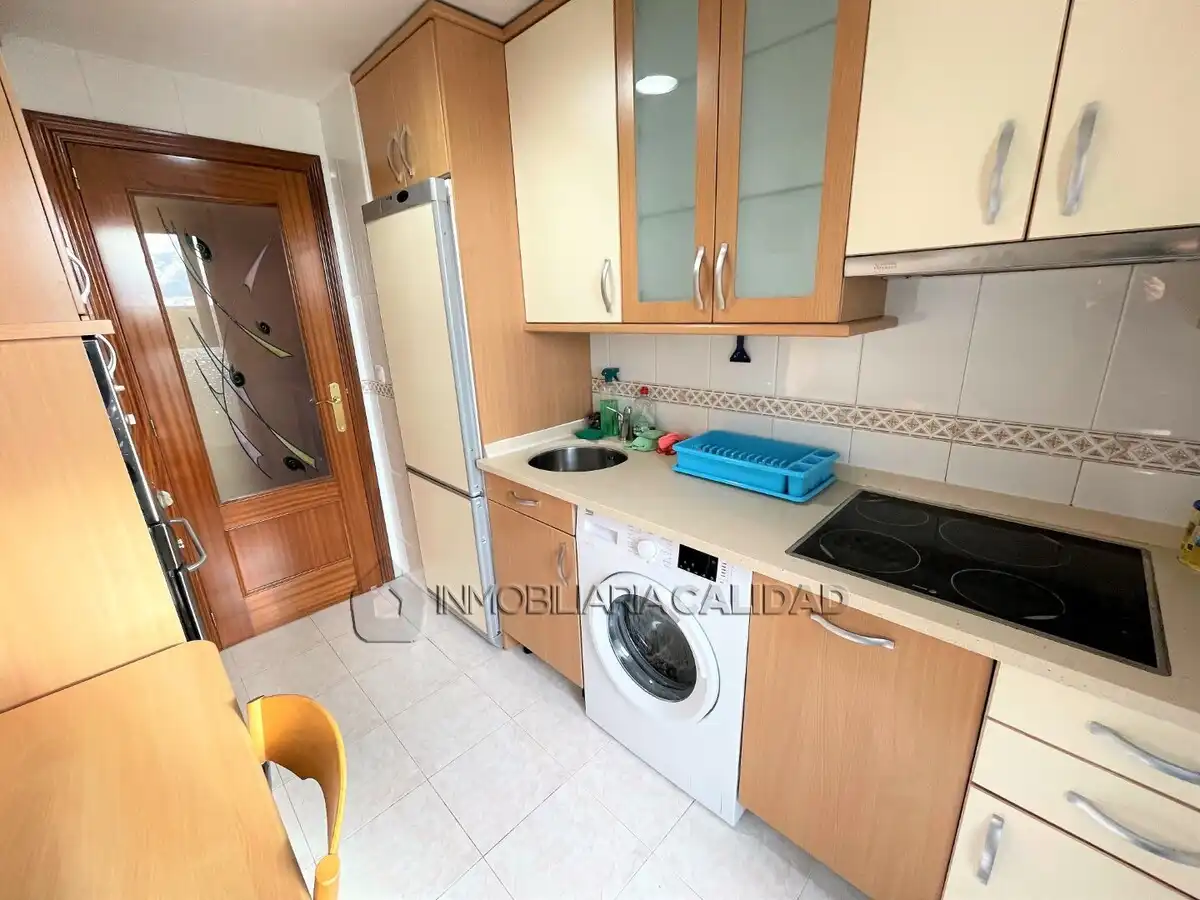Cocina de Piso de alquiler en Burgos con Calefacción, Trastero y Amueblado